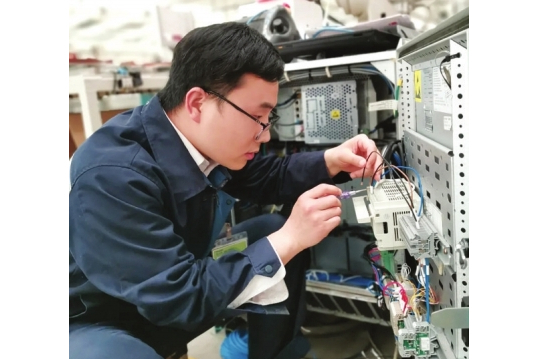 李亞飛(格力電器(鄭州)有限公司工藝設備部技術員) 李亞飛(格力電器(鄭州)有限公司工藝設備部技術員)