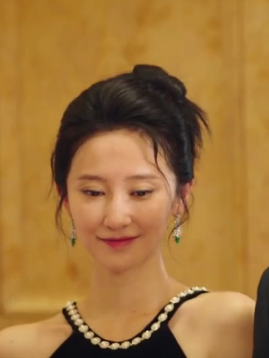 董媛(復仇劇《危險女婿》中的角色) 董媛(復仇劇《危險女婿》中的角色)