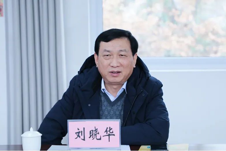 劉曉華(第十四屆全國人大代表,中國石化安慶石化公司代表、黨委書記) 劉曉華(第十四屆全國人大代表,中國石化安慶石化公司代表、黨委書記)