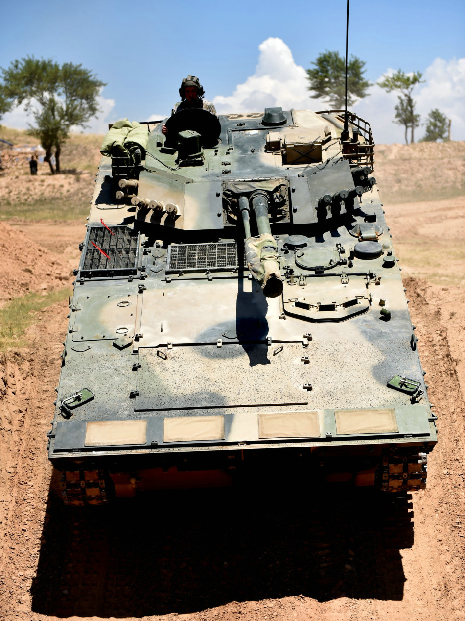 ZBD-04步兵戰車在演習中