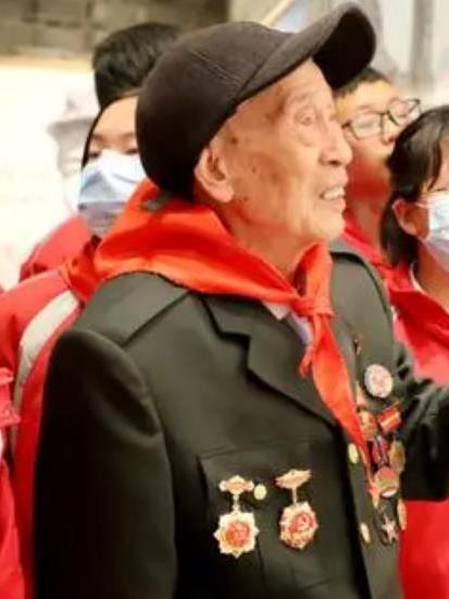 姚天成(湖北省十堰市鄖西縣上津鎮原天橋國小退休教師) 姚天成(湖北省十堰市鄖西縣上津鎮原天橋國小退休教師)