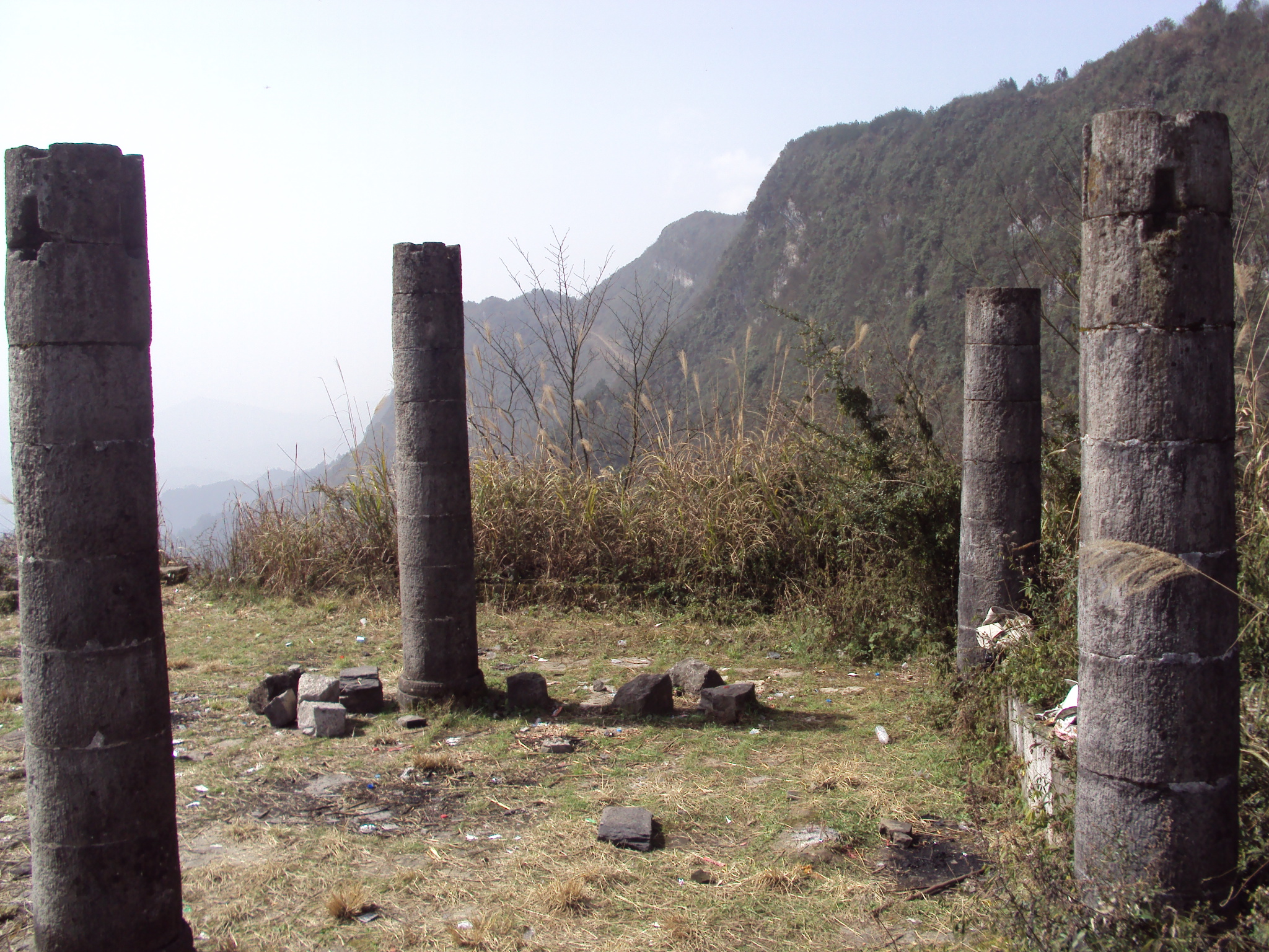 古廟僅存四根石柱-朝南攝