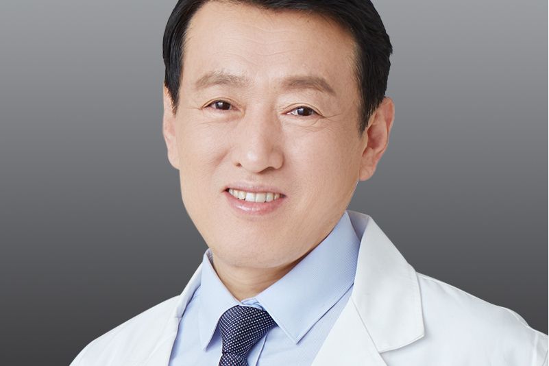 李明(北京葉子整形美容醫院業務院長) 李明(北京葉子整形美容醫院業務院長)