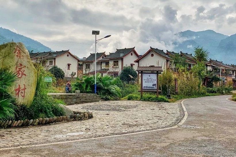 余家村(陝西省西安市周至縣九峰鎮下轄村) 余家村(陝西省西安市周至縣九峰鎮下轄村)
