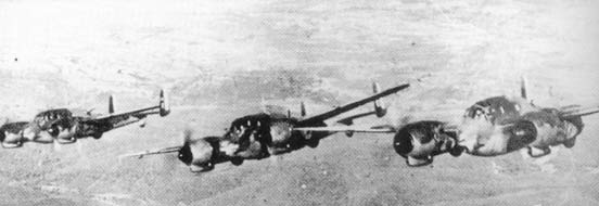 編隊飛行的 Br.693 型攻擊機
