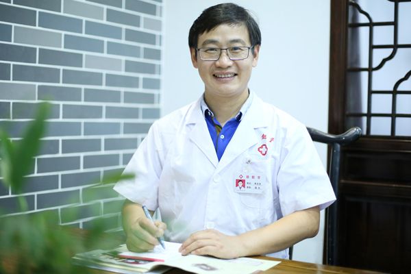 李志忠(中原德懿堂中醫門診部院長) 李志忠(中原德懿堂中醫門診部院長)