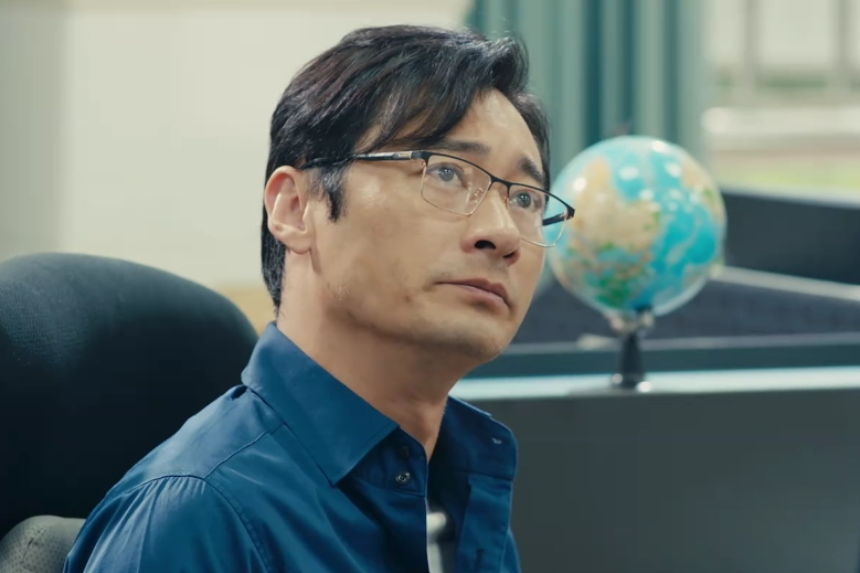 李震(網路微短劇《橘子汽水》中的角色) 李震(網路微短劇《橘子汽水》中的角色)