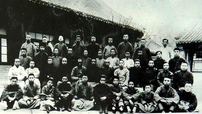 蒙藏學校學生合影