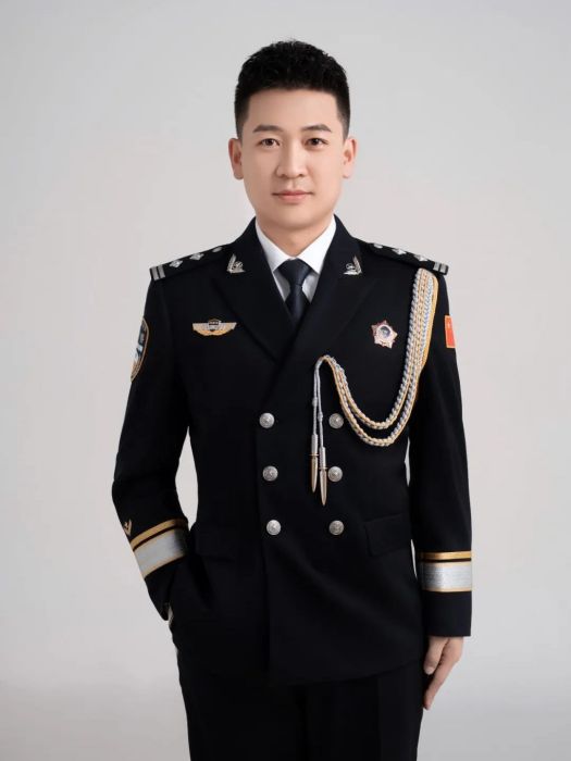 烏日根(內蒙古自治區阿拉善盟額濟納旗公安局政治安全保衛大隊大隊長、團額濟納旗委副書記(掛職)) 烏日根(內蒙古自治區阿拉善盟額濟納旗公安局政治安全保衛大隊大隊長、團額濟納旗委副書記(掛職))