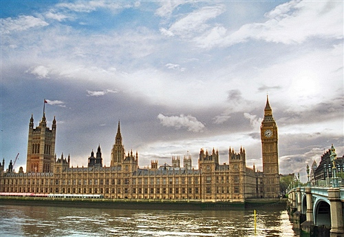 英國議會大廈，英國現代政黨制度的象徵