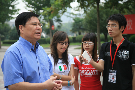 杜瑞清副院長鼓勵學生珍惜機會努力成才