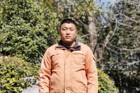 沈月明(邳州市供電公司土山供電所運維檢修工) 沈月明(邳州市供電公司土山供電所運維檢修工)