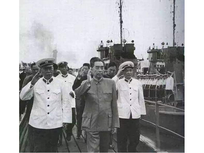1957年周恩來海上閱兵