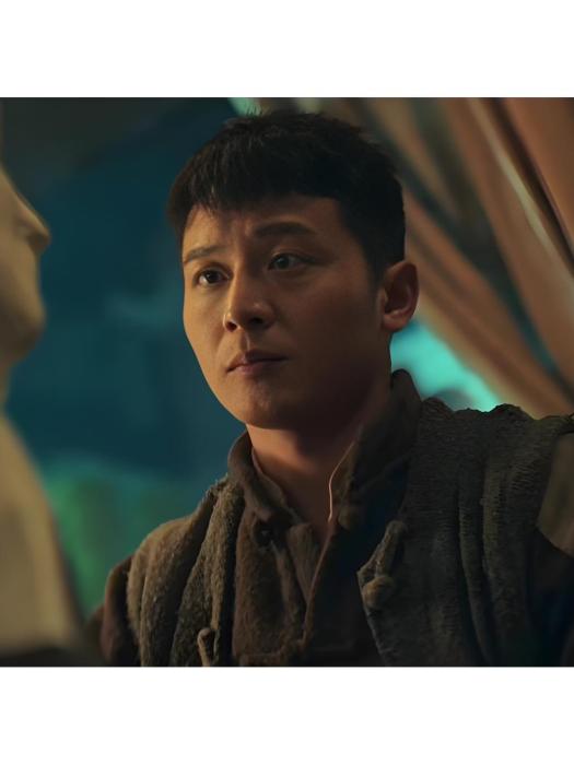 顧凌(電影《陰山守陵人》中的角色,由何其煒飾演) 顧凌(電影《陰山守陵人》中的角色,由何其煒飾演)