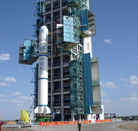中國長征-2C火箭準備發射火箭