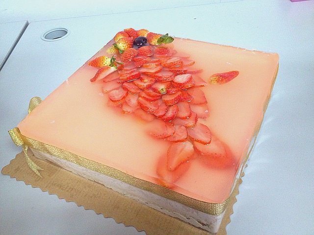 吉祥魚草莓果凍蛋糕