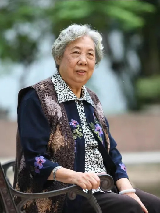 吳慧文(華南師範大學附屬中學原黨總支書記) 吳慧文(華南師範大學附屬中學原黨總支書記)