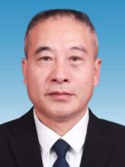 程春生(江西省吉安市永豐縣財政局黨委委員、政府投資評審中心主任) 程春生(江西省吉安市永豐縣財政局黨委委員、政府投資評審中心主任)