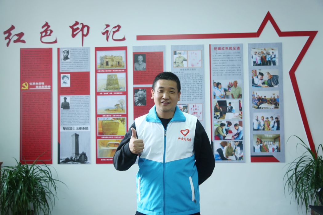 王磊(吉林省通化市柳河縣柳愛青年志願者協會會長) 王磊(吉林省通化市柳河縣柳愛青年志願者協會會長)