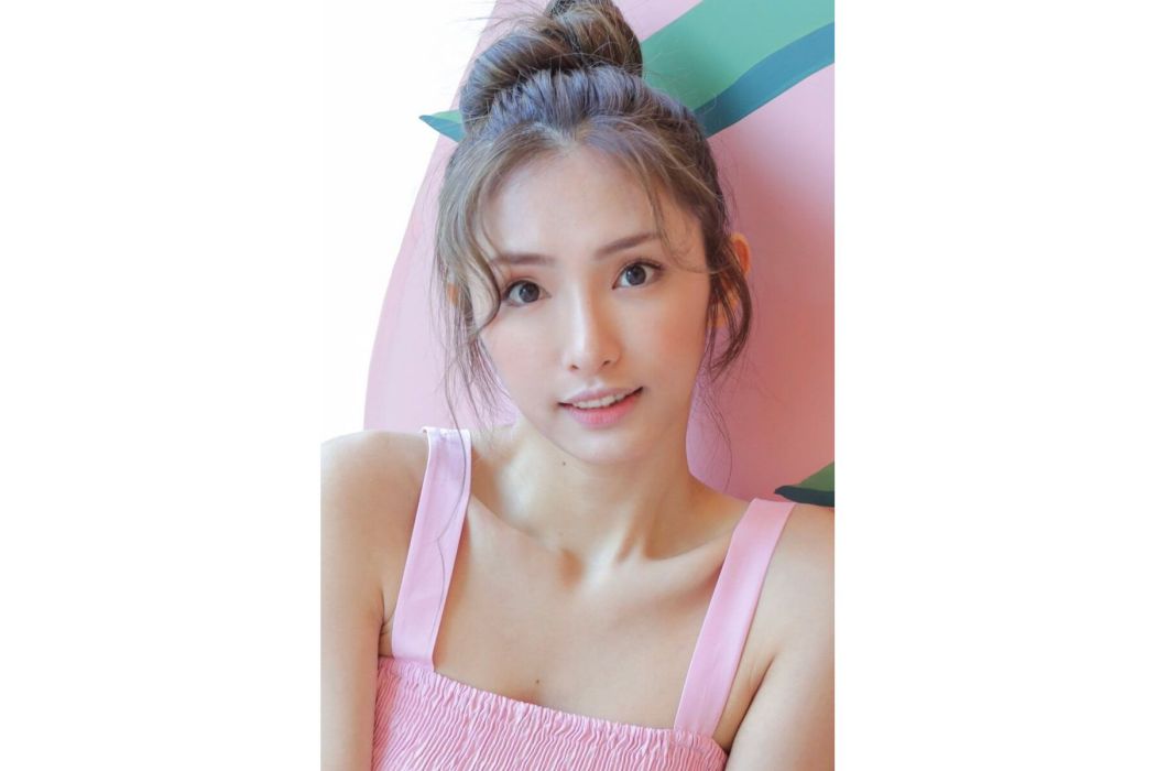 鄭嘉欣(中國香港女藝人) 鄭嘉欣(中國香港女藝人)