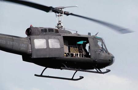 UH-1“休伊”多用途直升機
