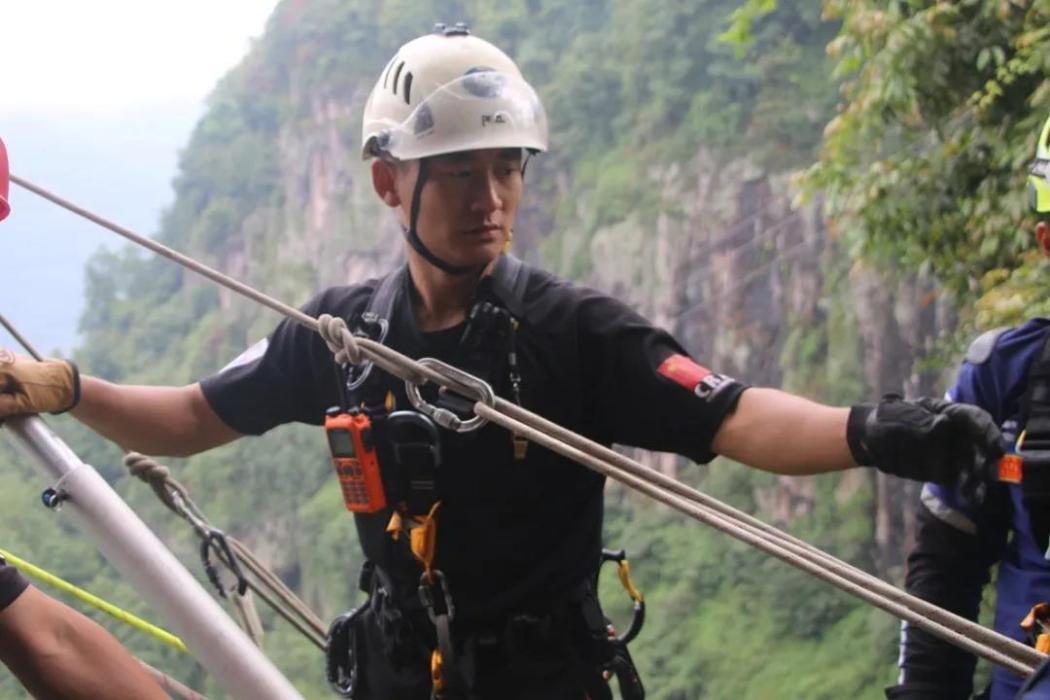 李沖(CRAR救援用繩索技術體系創始人、中國醫學救援協會救援與應急醫學專家組副組長) 李沖(CRAR救援用繩索技術體系創始人、中國醫學救援協會救援與應急醫學專家組副組長)