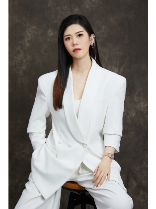 張麗君(壹佰設計聯合創始人) 張麗君(壹佰設計聯合創始人)