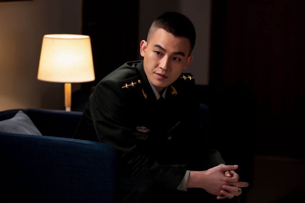 羅亮(現代軍旅劇《愛上特種兵》中的角色) 羅亮(現代軍旅劇《愛上特種兵》中的角色)