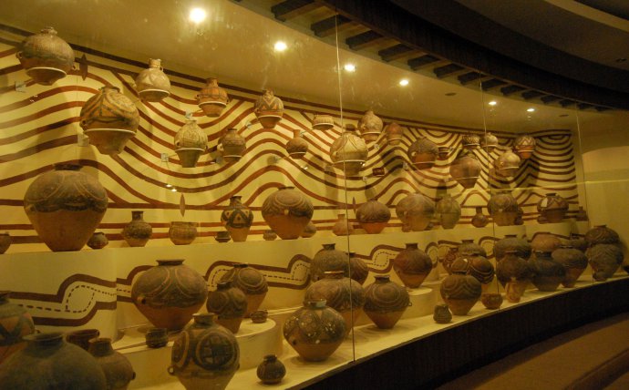 柳灣彩陶博物館陳列的彩陶