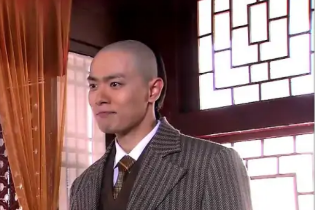 張海生(古裝電視劇《十三格格新傳》中的角色) 張海生(古裝電視劇《十三格格新傳》中的角色)