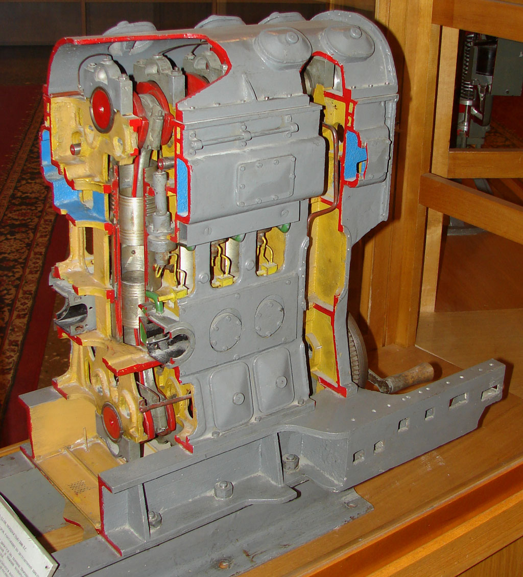 2Д100型柴油機的剖面模型