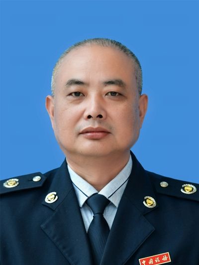 徐俊(江西省撫州市金谿縣稅務局黨委委員、副局長、一級主辦) 徐俊(江西省撫州市金谿縣稅務局黨委委員、副局長、一級主辦)