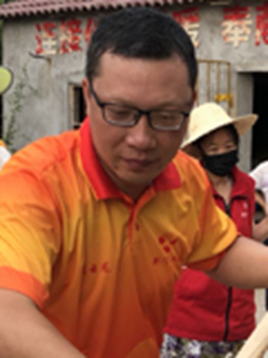 張雲龍(湖北荊門市義工聯合會副會長) 張雲龍(湖北荊門市義工聯合會副會長)