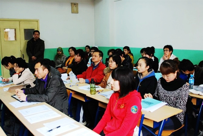 中穆青在清華大學、北京師範大學舉辦阿語班