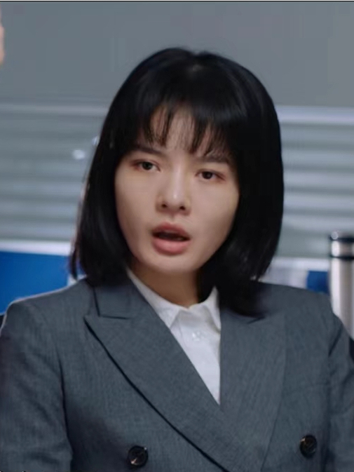 何小逸 何小逸