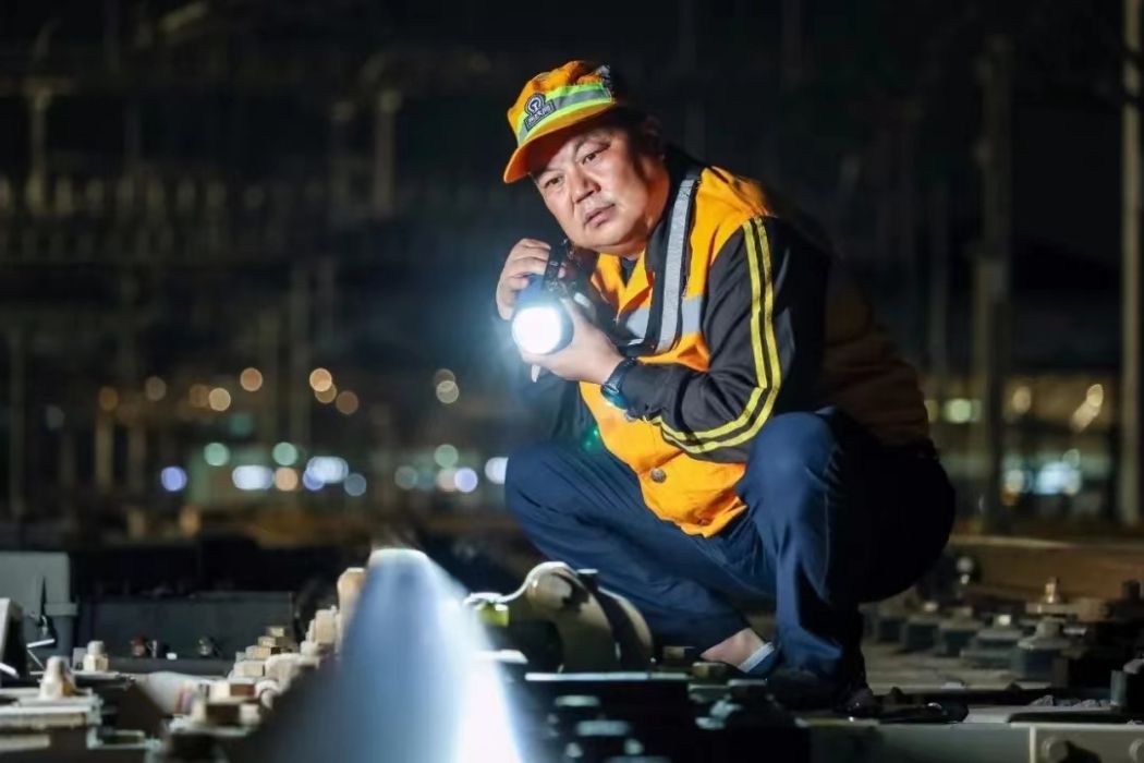 王衛紅(中鐵西安局高鐵維修技術工程師) 王衛紅(中鐵西安局高鐵維修技術工程師)