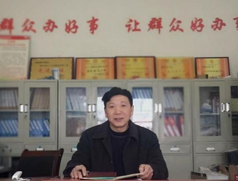 譚定貴(巫溪縣城廂鎮五新村股份經濟合作聯合社理事長) 譚定貴(巫溪縣城廂鎮五新村股份經濟合作聯合社理事長)