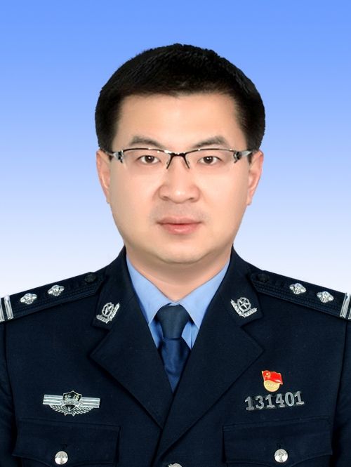 張亮(新疆維吾爾自治區巴音郭楞蒙古自治州和碩縣政府黨組成員、副縣長、縣委政法委副書記公安局黨委書記、局長) 張亮(新疆維吾爾自治區巴音郭楞蒙古自治州和碩縣政府黨組成員、副縣長、縣委政法委副書記公安局黨委書記、局長)