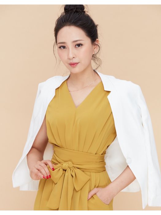 周燕燕(中國內地女演員、導演、深圳市電影電視家協會理事) 周燕燕(中國內地女演員、導演、深圳市電影電視家協會理事)
