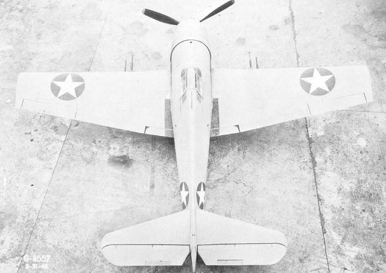 F6F-4，注意機翼的 20mm 機炮