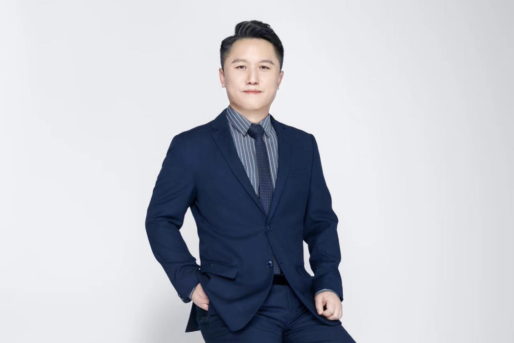 孫毅(翼課網聯合創始人CTO&翼輔科技執行董事&知雲再起科技執行董事) 孫毅(翼課網聯合創始人CTO&翼輔科技執行董事&知雲再起科技執行董事)