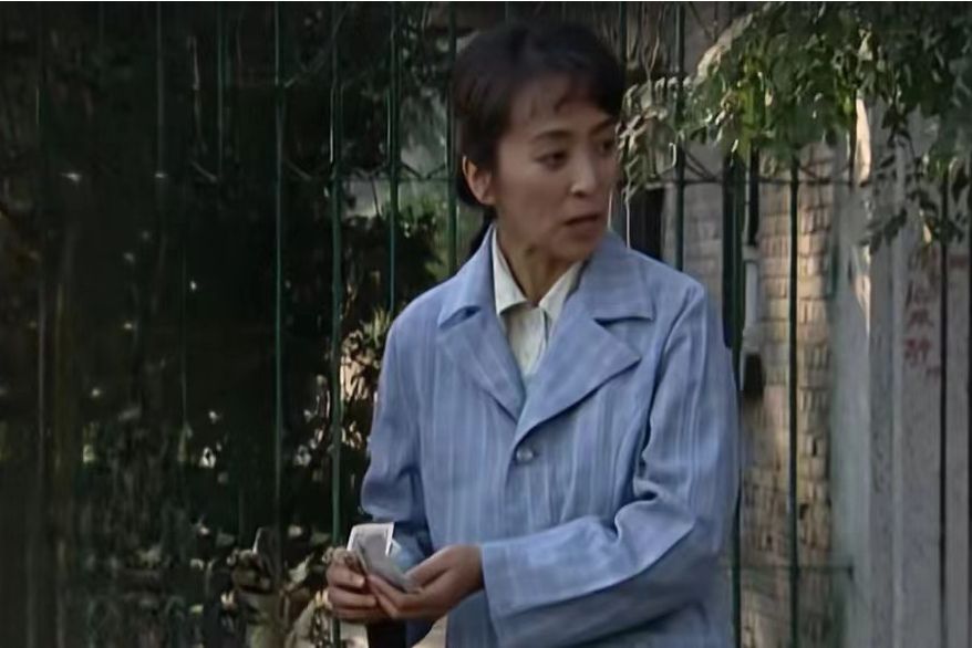 張慧英(家庭倫理劇《別問我是誰》中的角色) 張慧英(家庭倫理劇《別問我是誰》中的角色)
