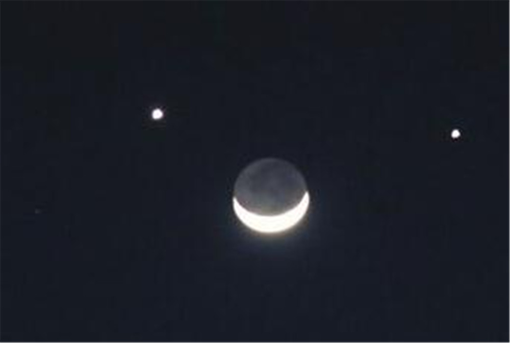 雙星伴月