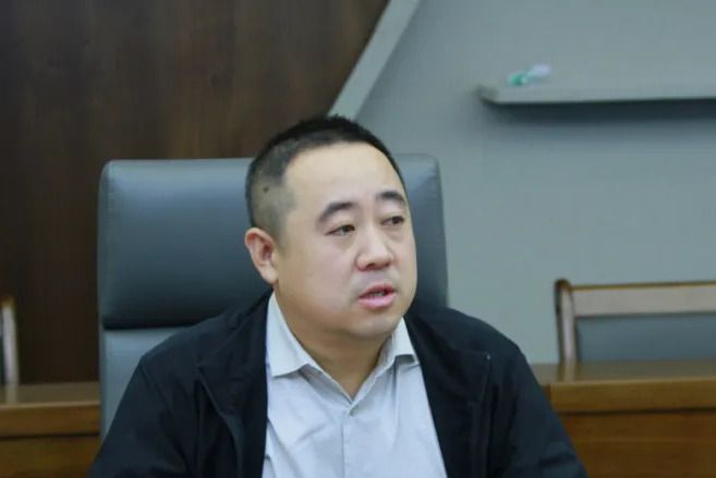 何瀟(上海師範大學附屬中學黨委副書記) 何瀟(上海師範大學附屬中學黨委副書記)
