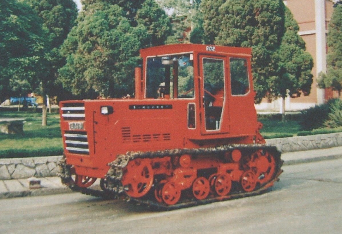 東方紅802型履帶拖拉機