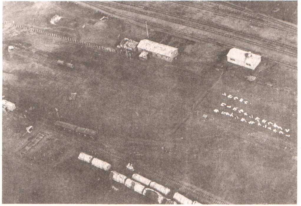 日軍檔案：拉哈被圍日軍在地面向飛機打標語