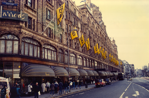 倫敦哈羅茲百貨公司為FENDI慶祝60周年