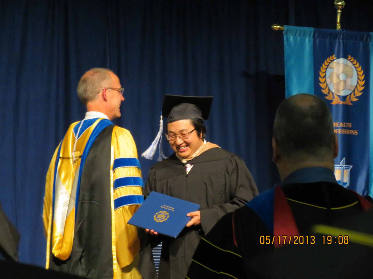 美國康科迪亞大學授予陳雲教授榮譽博士
