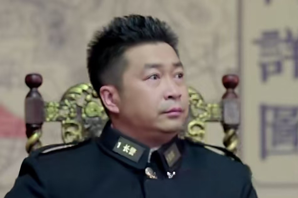 劉漢祥(年代劇《我和她的傳奇情仇》中的角色,由國慶飾演) 劉漢祥(年代劇《我和她的傳奇情仇》中的角色,由國慶飾演)