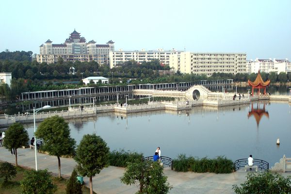 篤行湖 篤行湖
